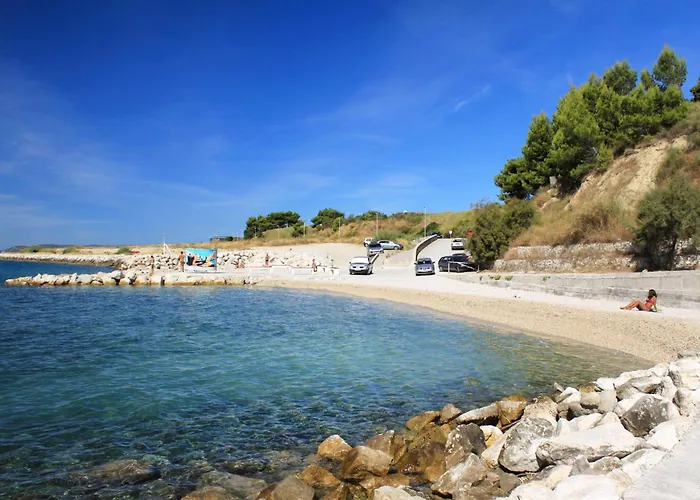 With A Parking Space - 12846 * Split