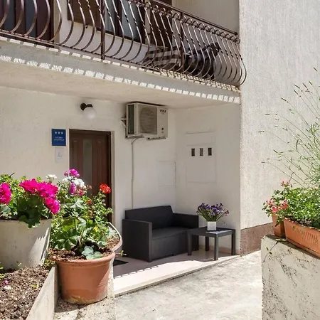 With A Parking Space - 12846