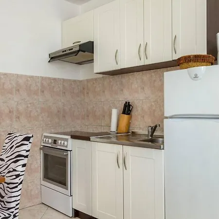 Apartament With A Parking Space - 12846 Split