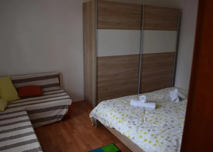 With A Parking Space - 12846 Σπλιτ