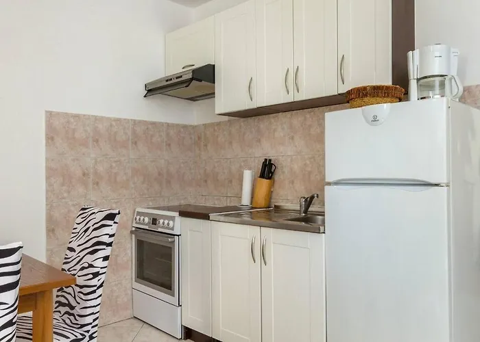 Apartament With A Parking Space - 12846 Split